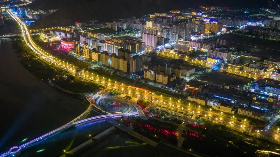 拉萨迎大庆氛围满满