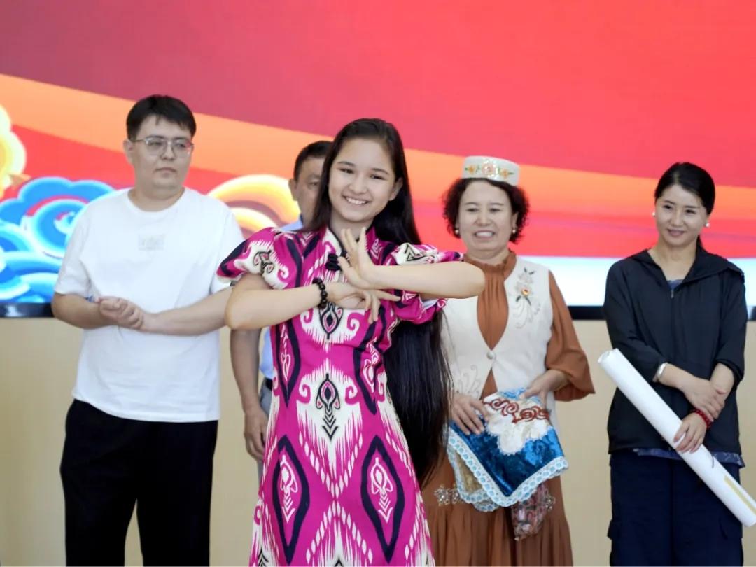 新疆：跨越山海 这些地方的“最美家庭”共绘“同心圆”